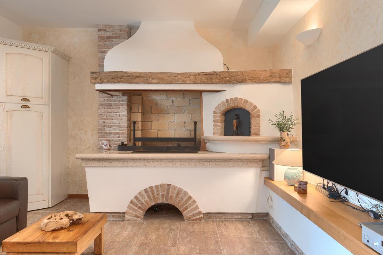 Nona's Garden Apartment Pula